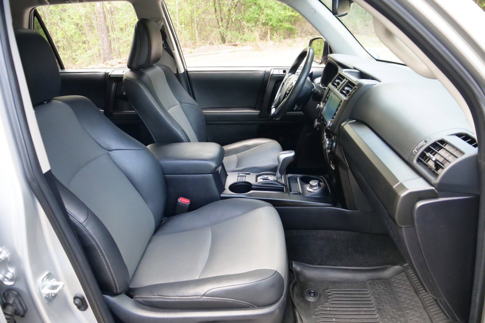 Used 2020 Toyota 4Runner SR5 Premium AWD/4WD image 34