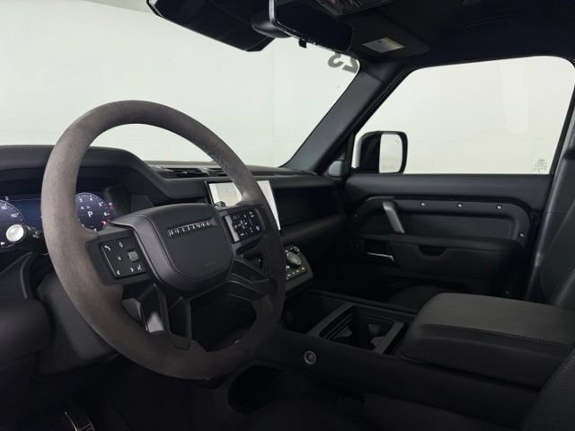 Used 2023 Land Rover Defender 110 V8 AWD/4WD image 4