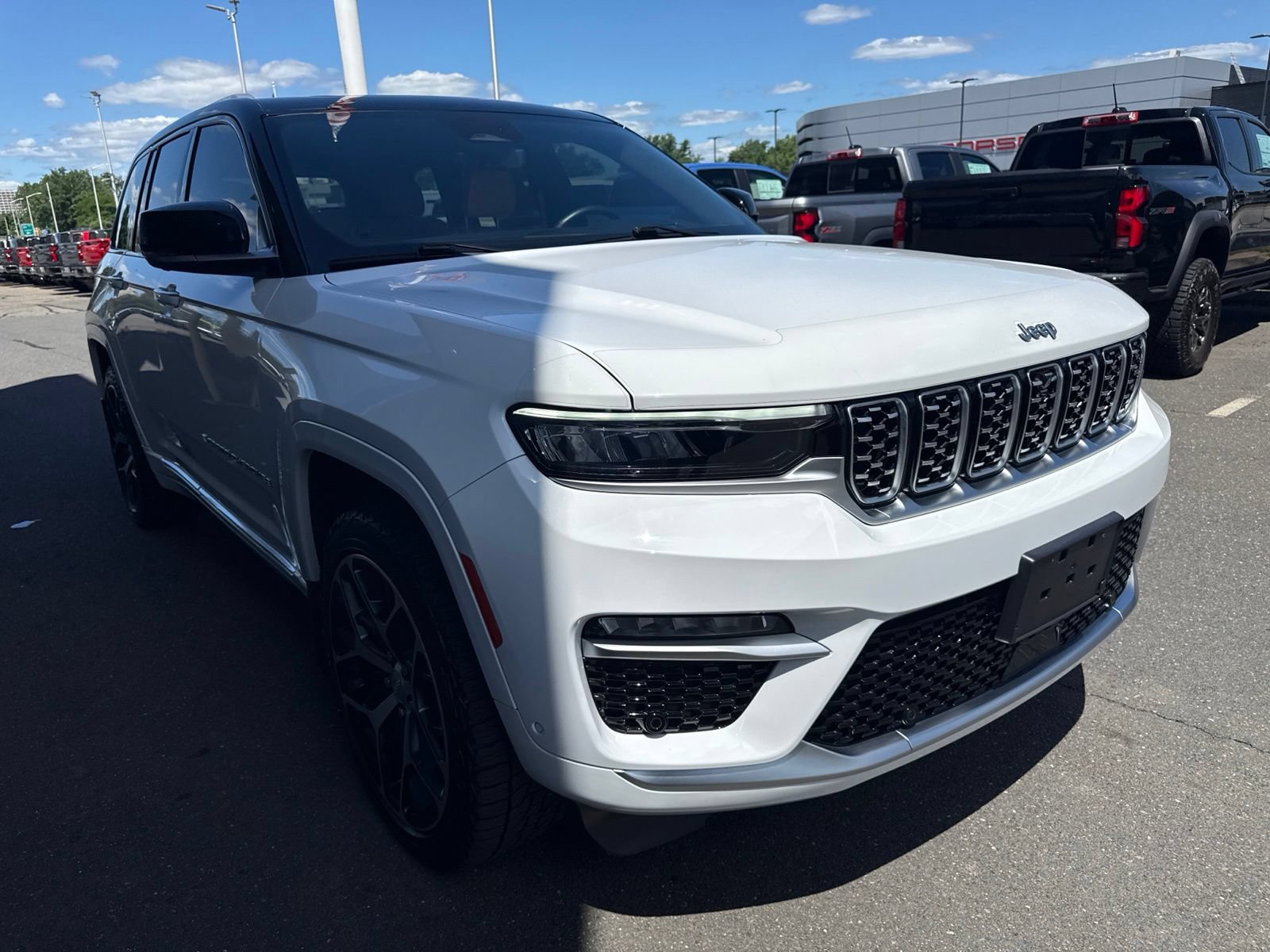 Used 2022 Jeep Grand Cherokee Summit AWD/4WD image 4