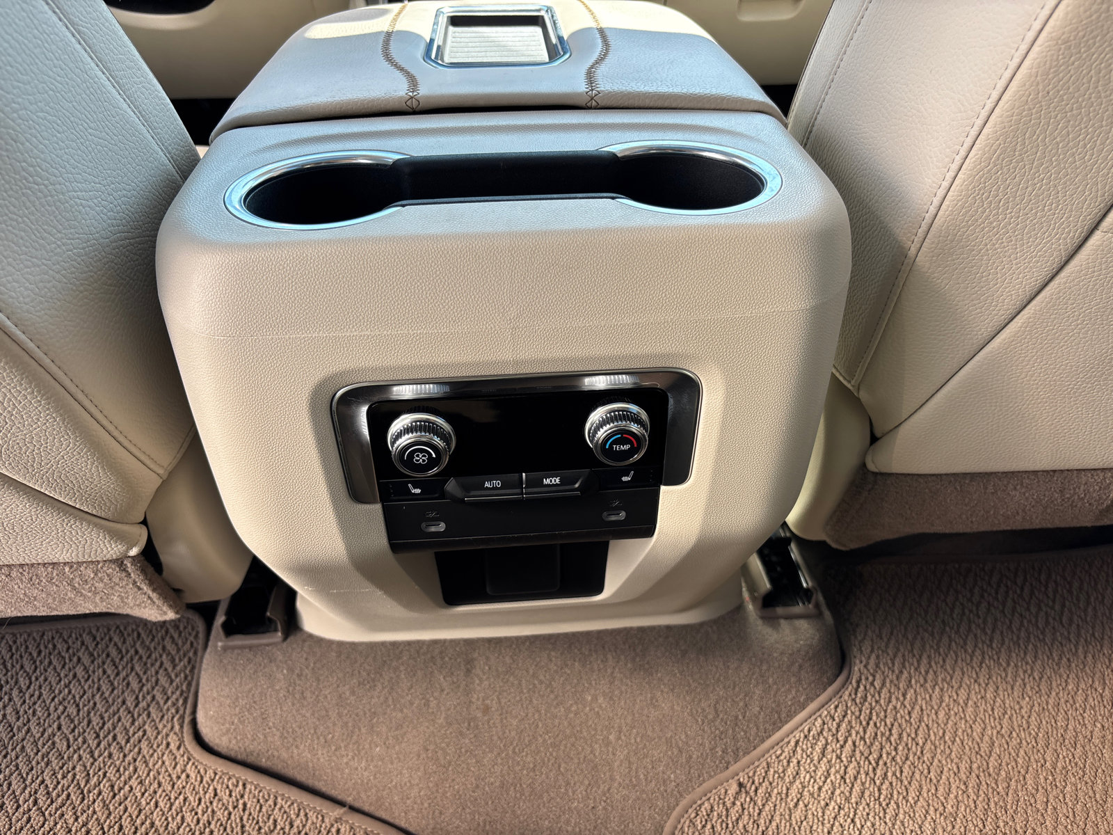 Used 2021 GMC Yukon Denali w/ Denali Premium Package image 33