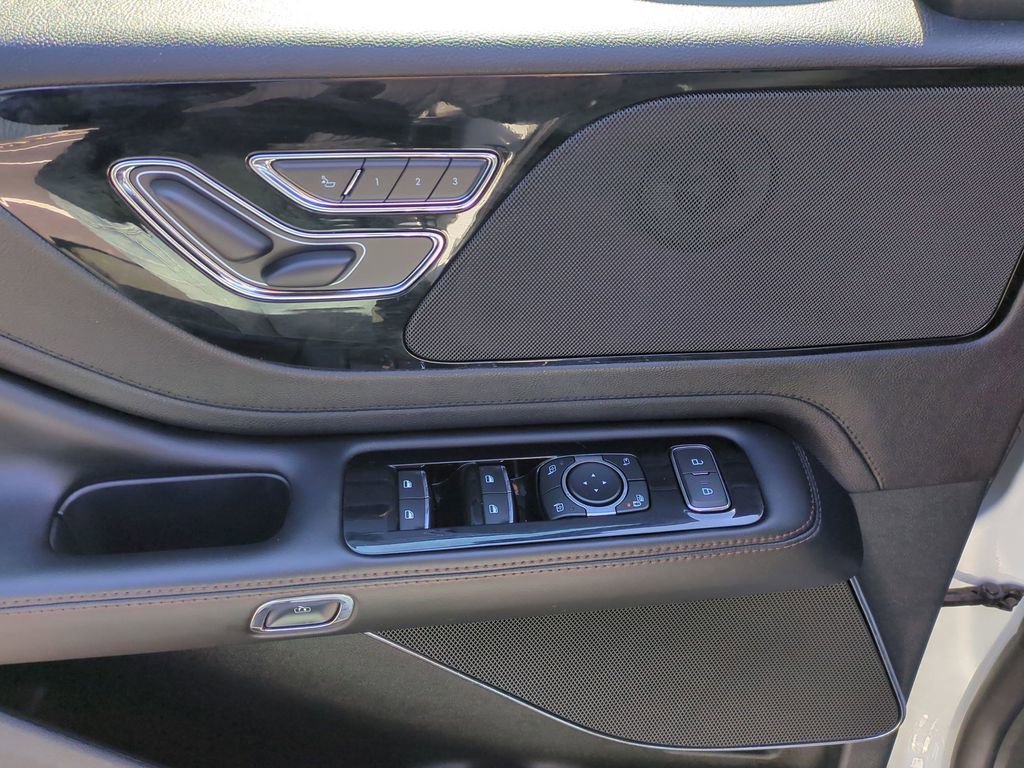 Used 2023 Lincoln Aviator 2WD image 13