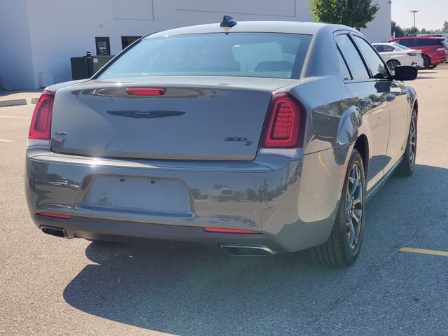 Used 2017 Chrysler 300 S AWD/4WD image 4
