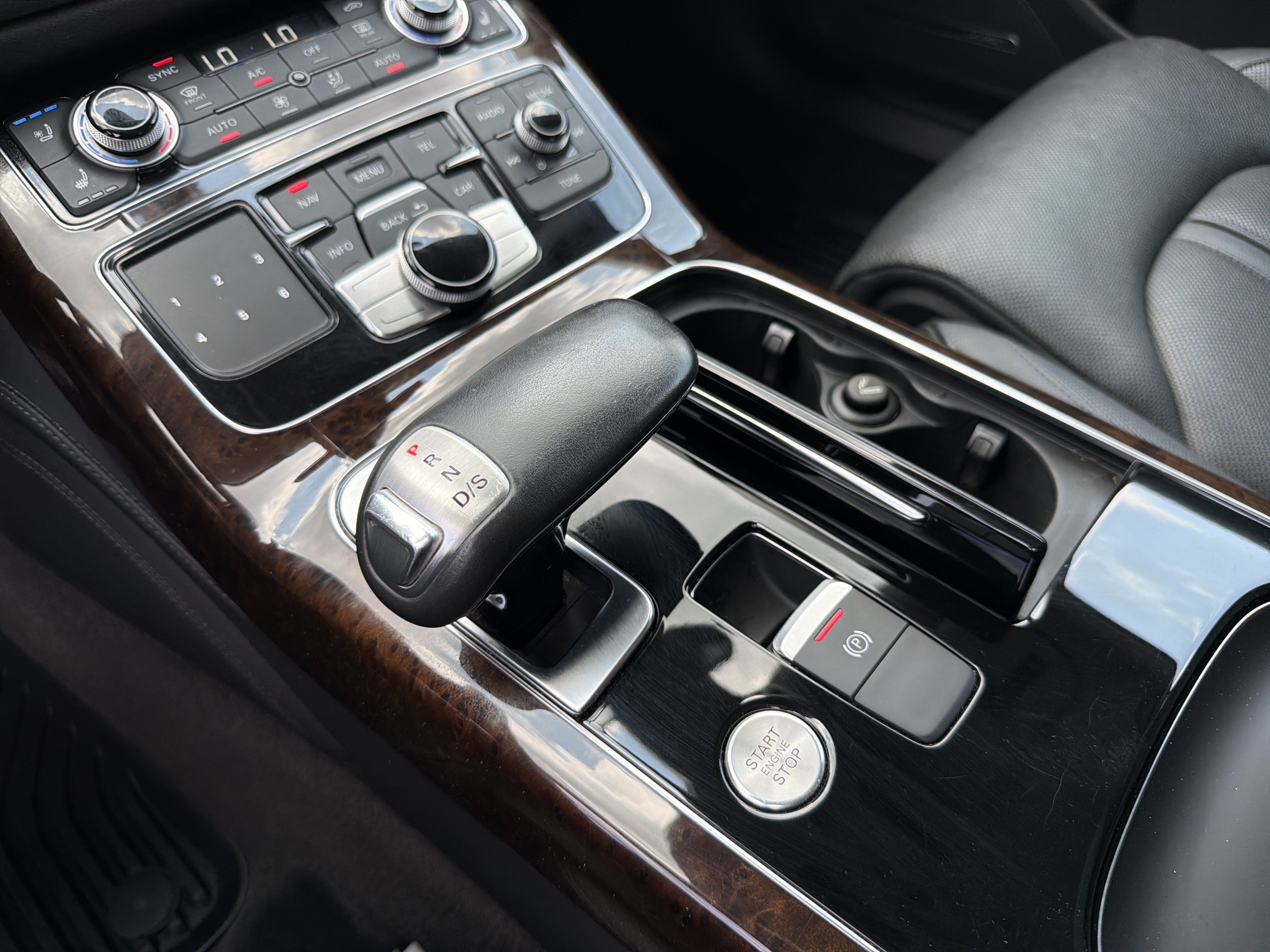 Used 2015 Audi A8 L 3.0T AWD/4WD image 26