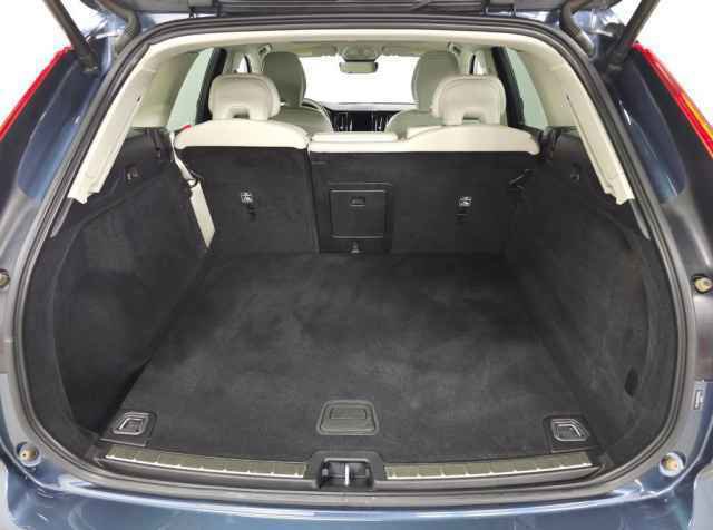 Certified 2023 Volvo XC60 B5 Core AWD/4WD image 9