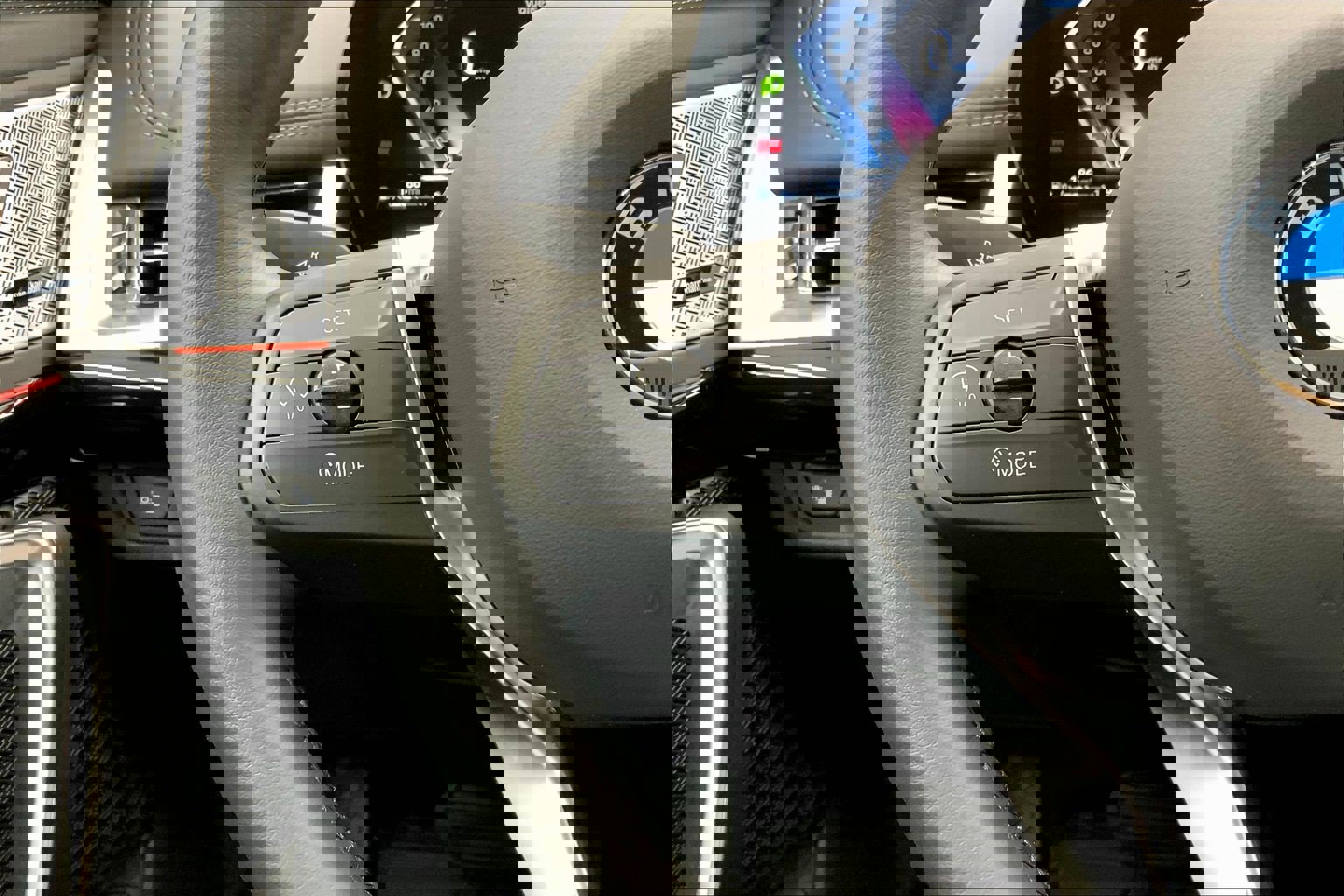 Used 2025 BMW X1 xDrive28i w/ Premium Package image 18