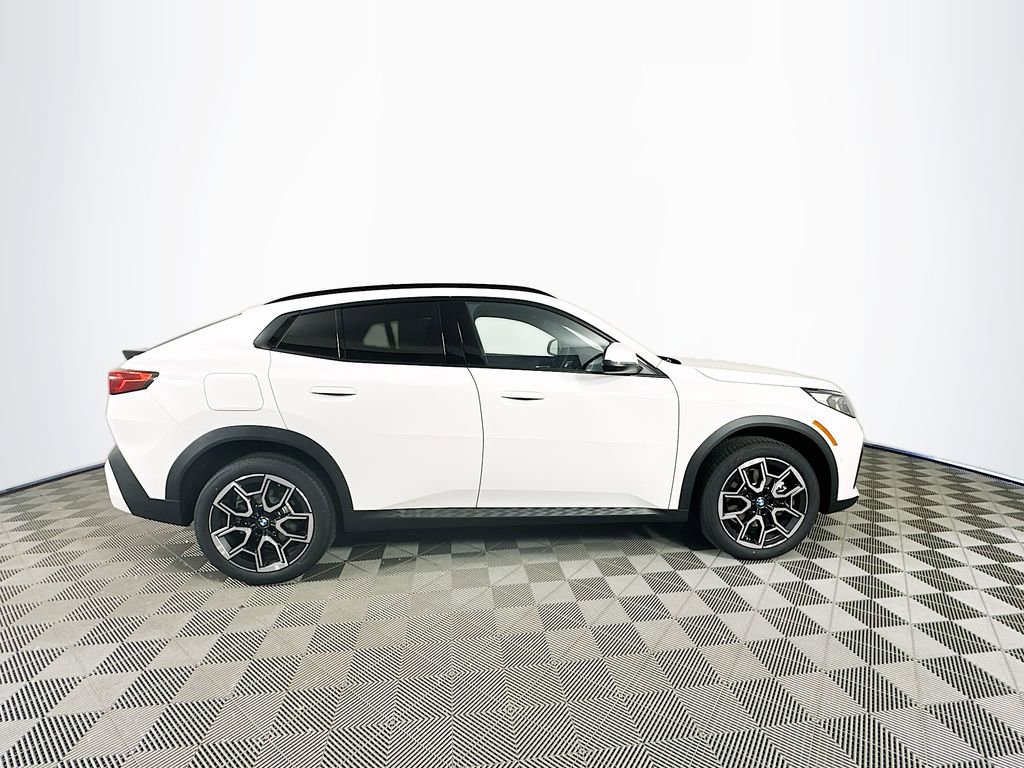 Used 2025 BMW X2 xDrive28i w/ Technology Package image 9