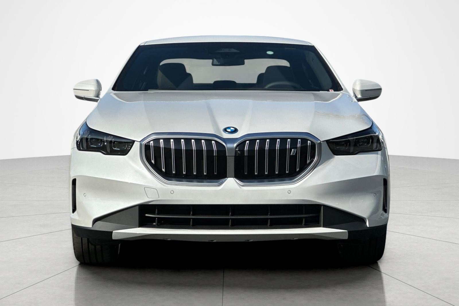 New 2027 BMW i5 eDrive40 w/ Premium Package RWD image 8