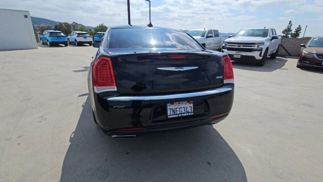 Used 2015 Chrysler 300 Limited RWD image 7
