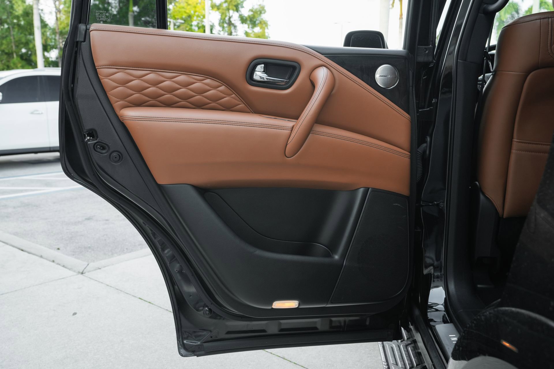 Used 2024 INFINITI QX80 Sensory image 32