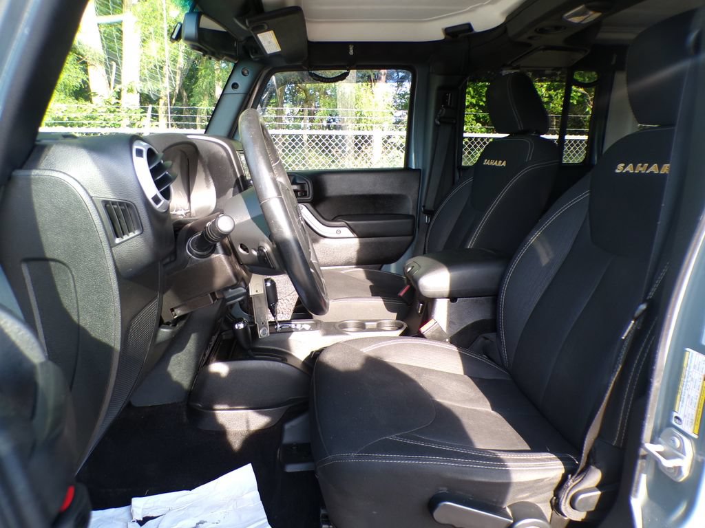 Used 2015 Jeep Wrangler Unlimited Sahara w/ Connectivity Group AWD/4WD image 13