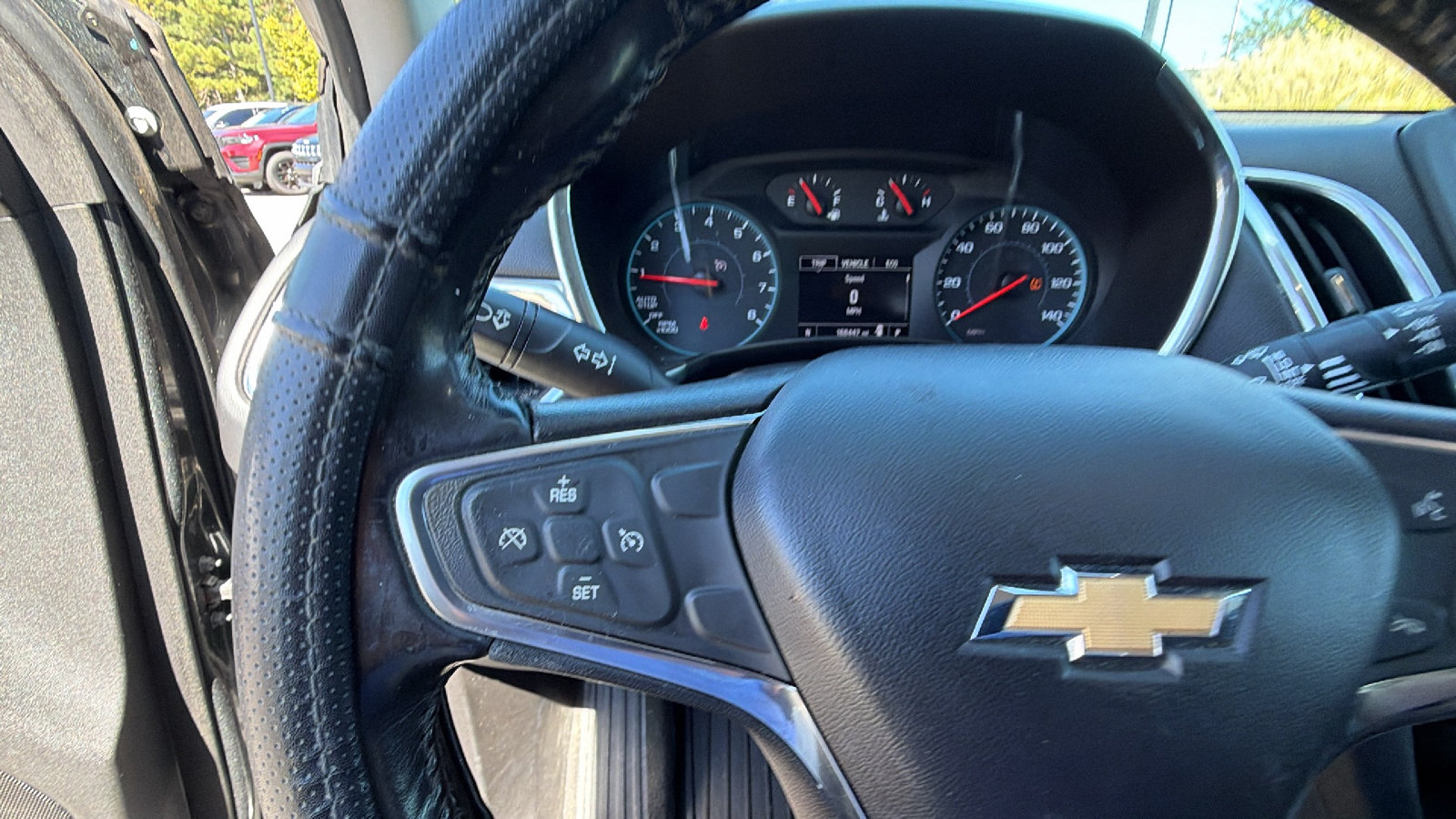 Used 2018 Chevrolet Equinox LT FWD image 26