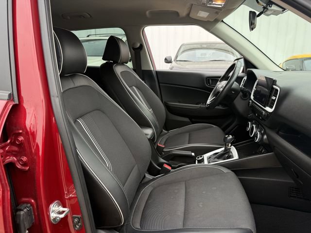 Used 2024 Hyundai Venue Limited FWD image 28