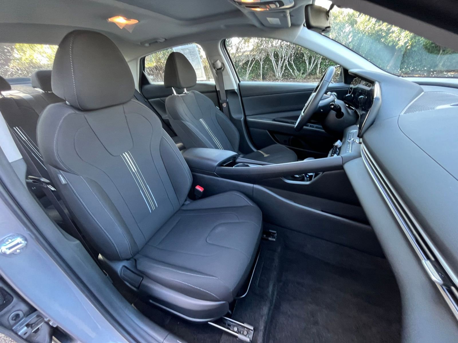 Used 2025 Hyundai Elantra SEL image 37