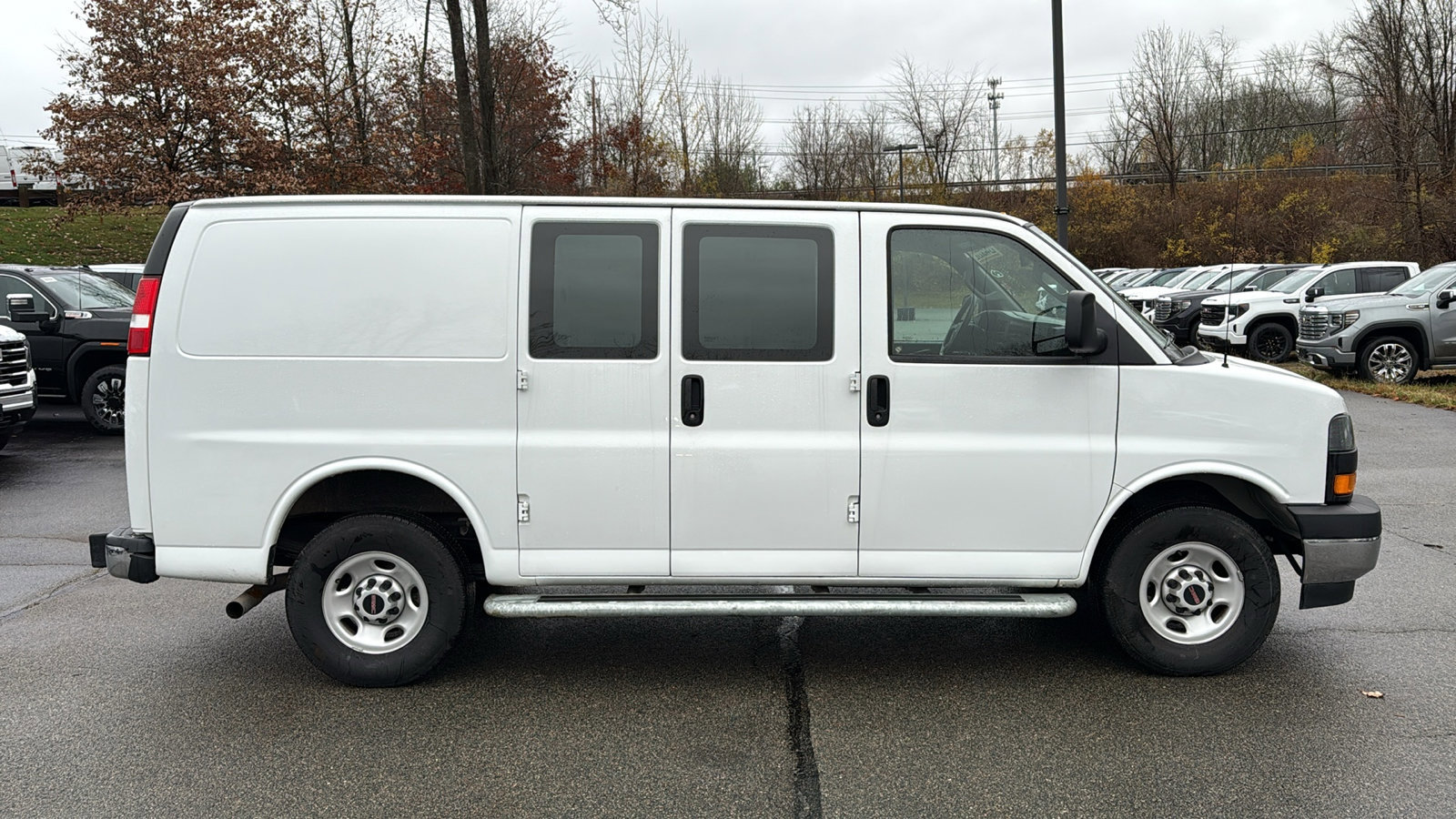 Used 2024 GMC Savana 2500 w/ Driver Convenience Package image 3