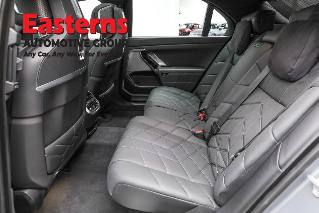 Used 2023 BMW 740i w/ Executive Package image 23