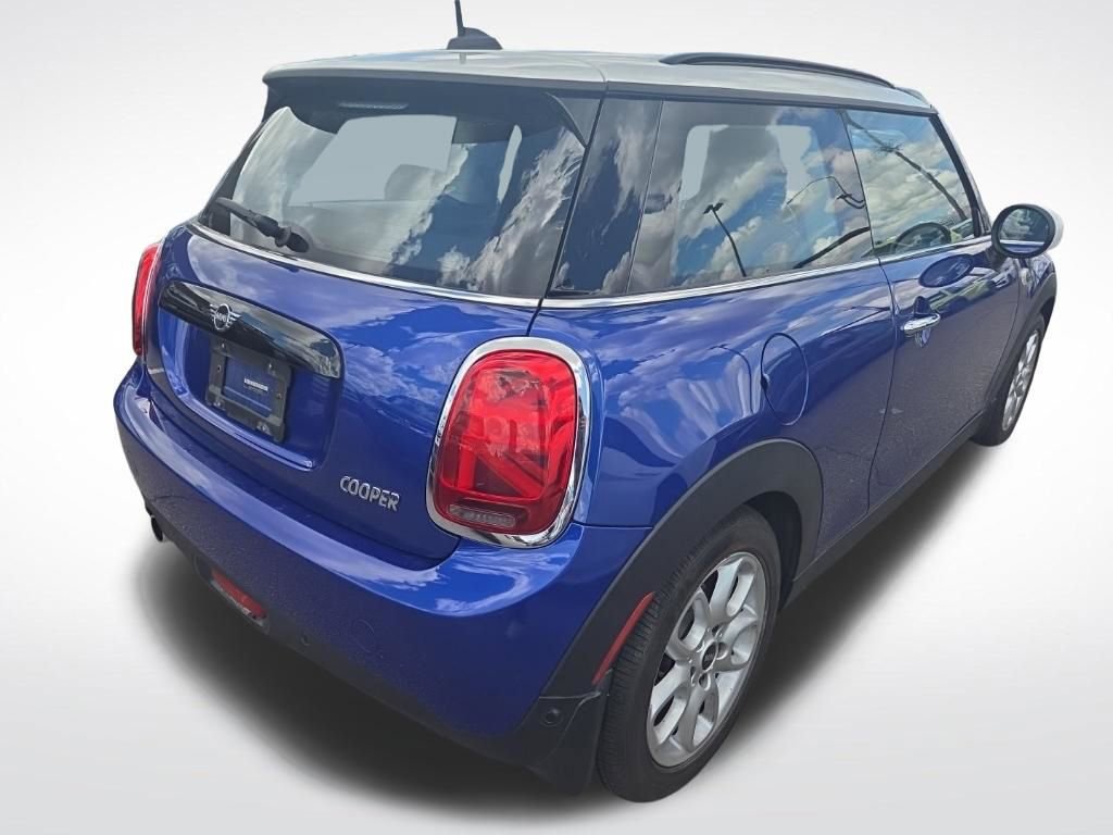 Used 2019 MINI Cooper 2-Door Hardtop image 5