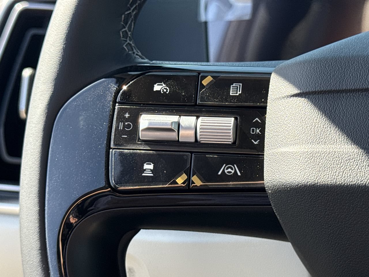 New 2026 Kia Sorento S w/ S Panoramic Sunroof Package FWD image 17
