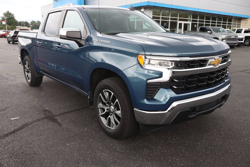 Used 2024 Chevrolet Silverado 1500 LT AWD/4WD image 2