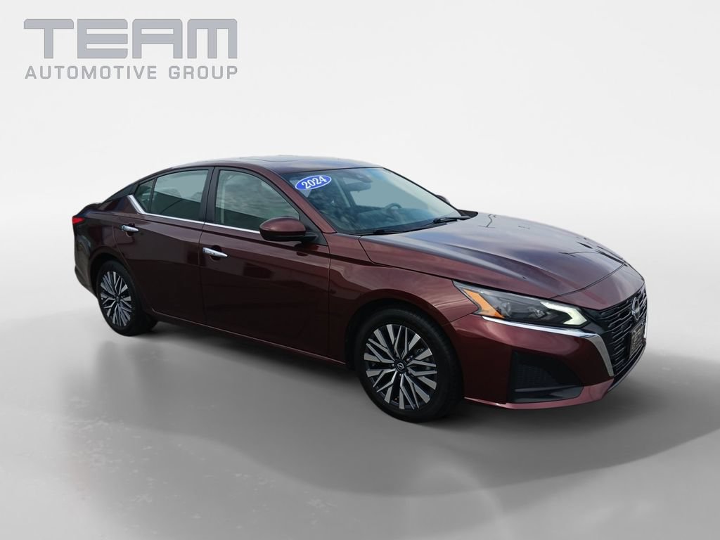 Used 2024 Nissan Altima 2.5 SV w/ SV Premium Package FWD image 1
