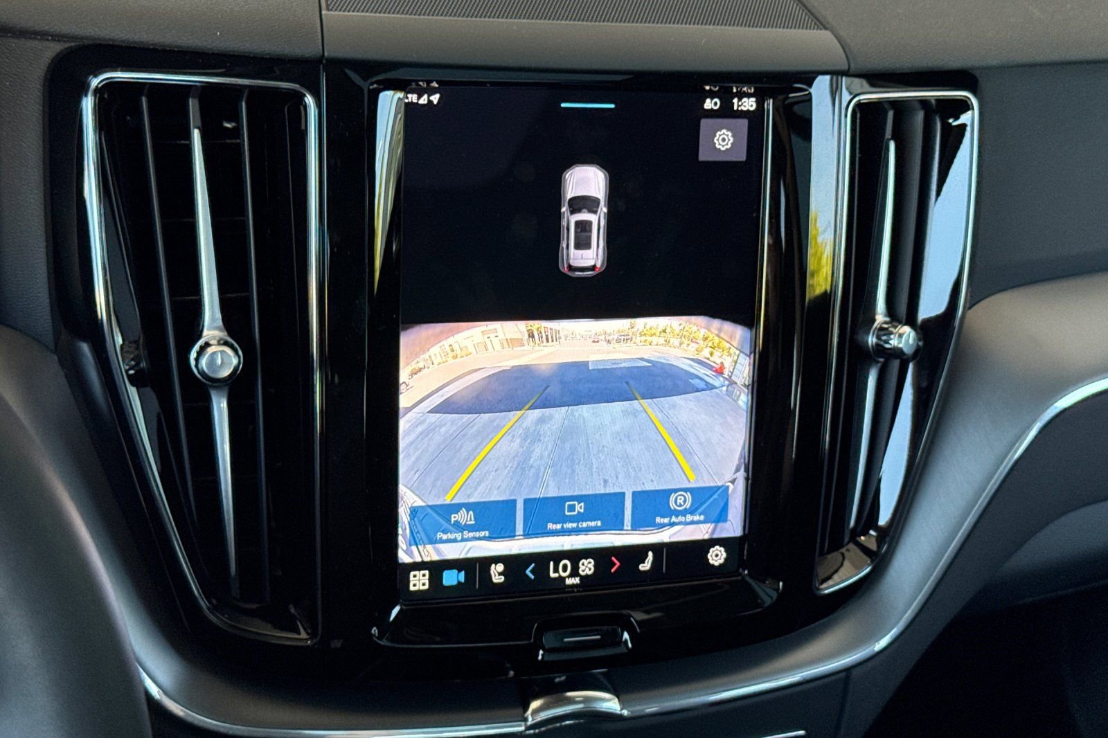 New 2025 Volvo XC60 B5 Core w/ Protection Package Premier image 19