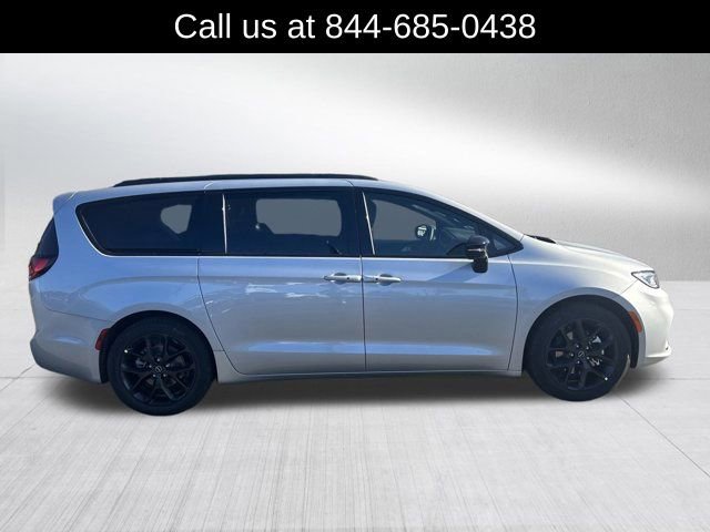 New 2026 Chrysler Pacifica Limited image 4