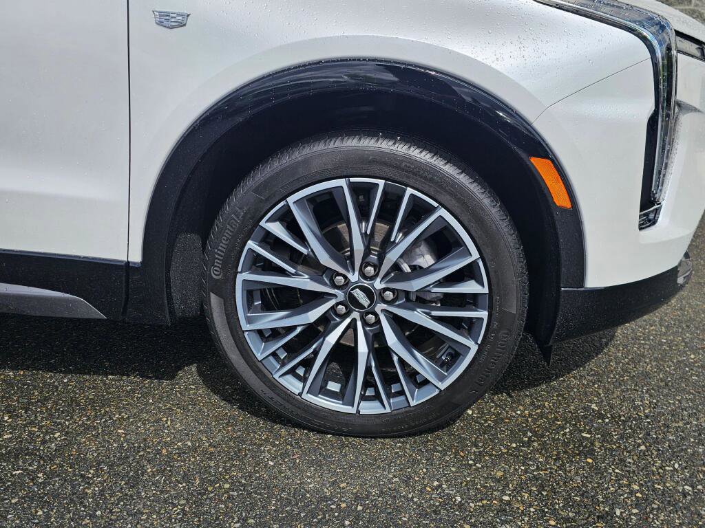 Used 2024 Cadillac XT4 Sport image 14