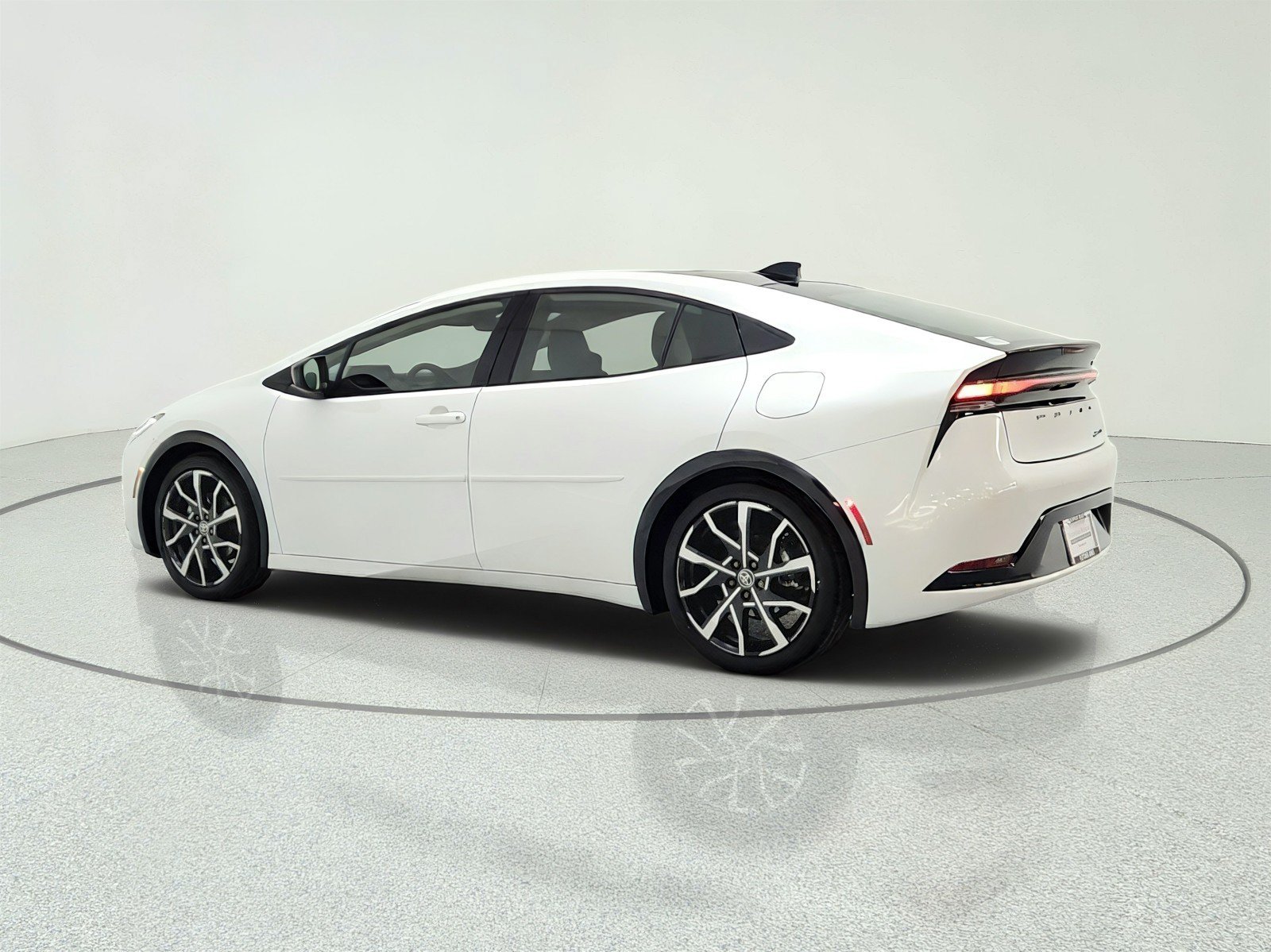Used 2024 Toyota Prius Prime FWD image 7