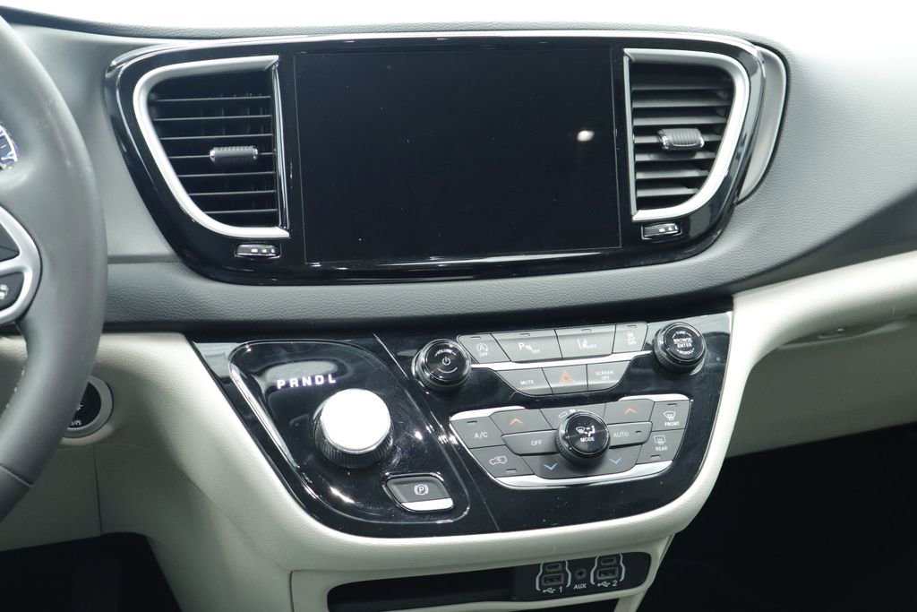Certified 2023 Chrysler Pacifica Touring-L FWD image 26