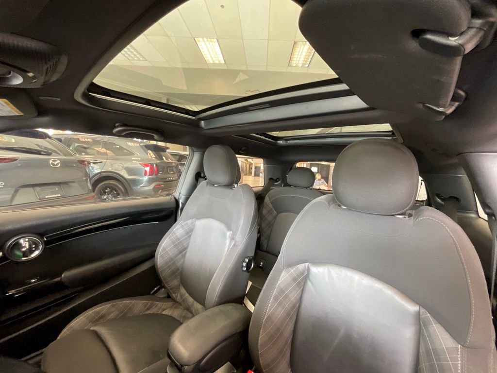 Used 2017 MINI Cooper S image 9