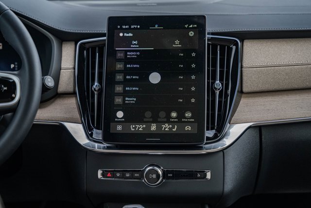 New 2026 Volvo XC90 B6 Plus image 21