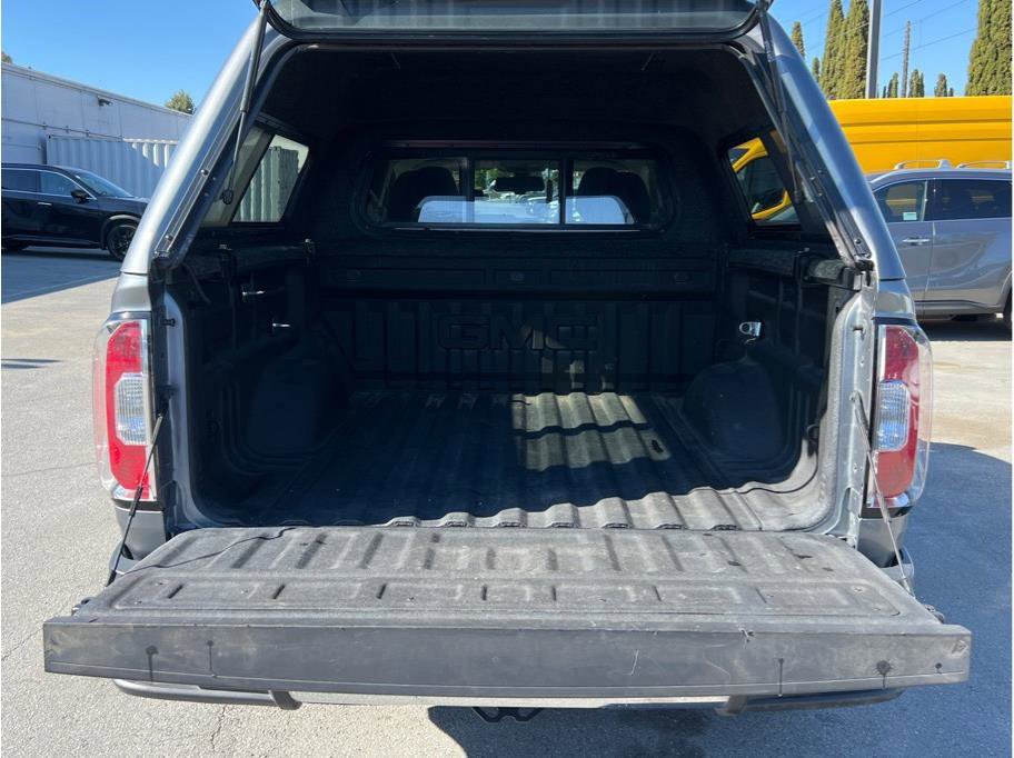 Used 2018 GMC Canyon SLE w/ SLE Convenience Package image 5