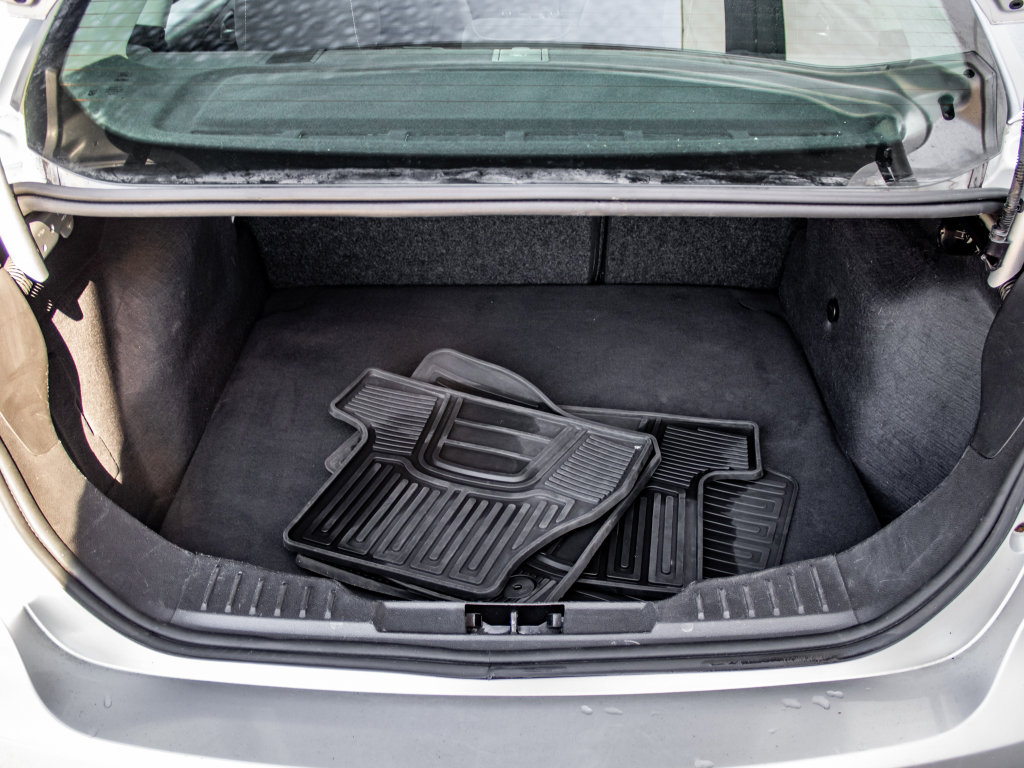 Used 2017 Ford Focus SE w/ Cold Weather Package image 18