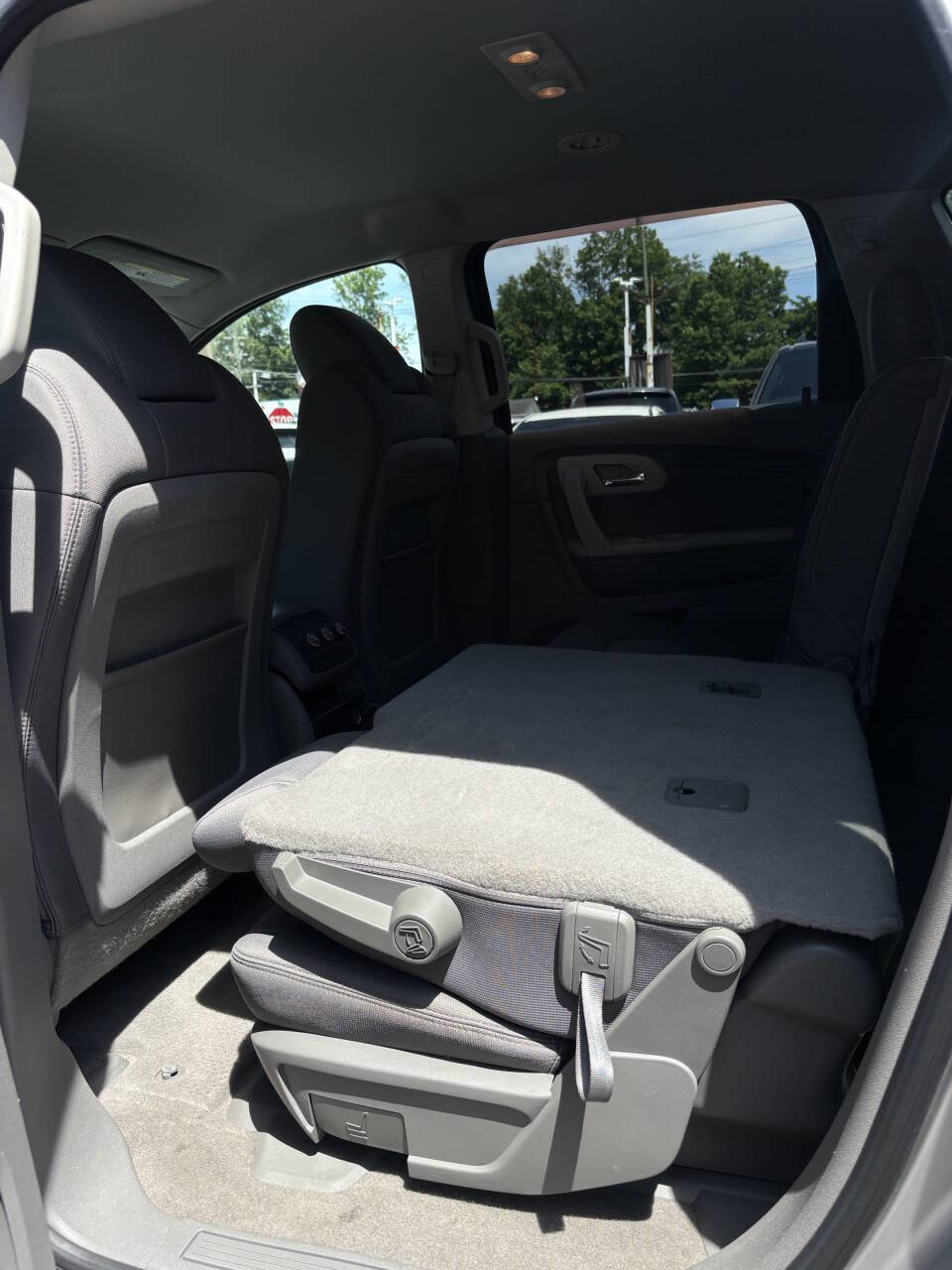 Used 2010 Chevrolet Traverse LS FWD image 15