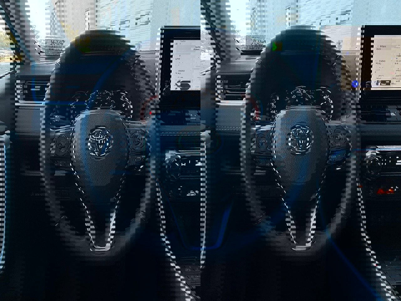 Used 2025 Toyota RAV4 XLE image 33