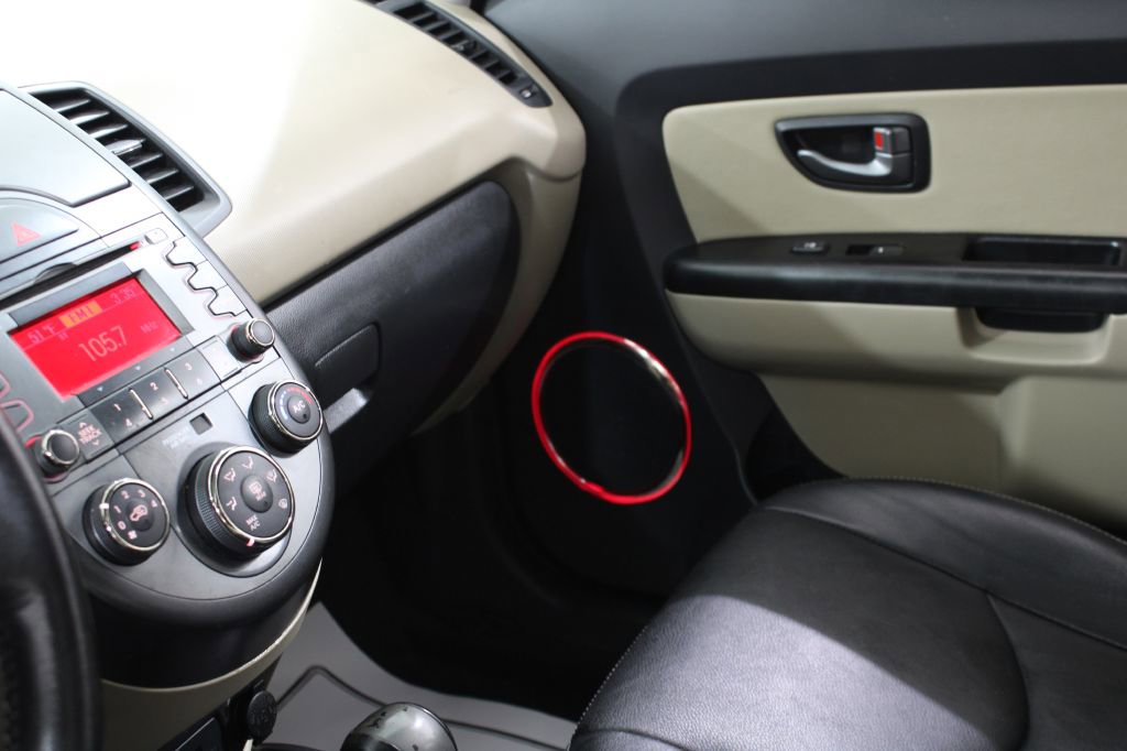 Used 2011 Kia Soul ! FWD image 23