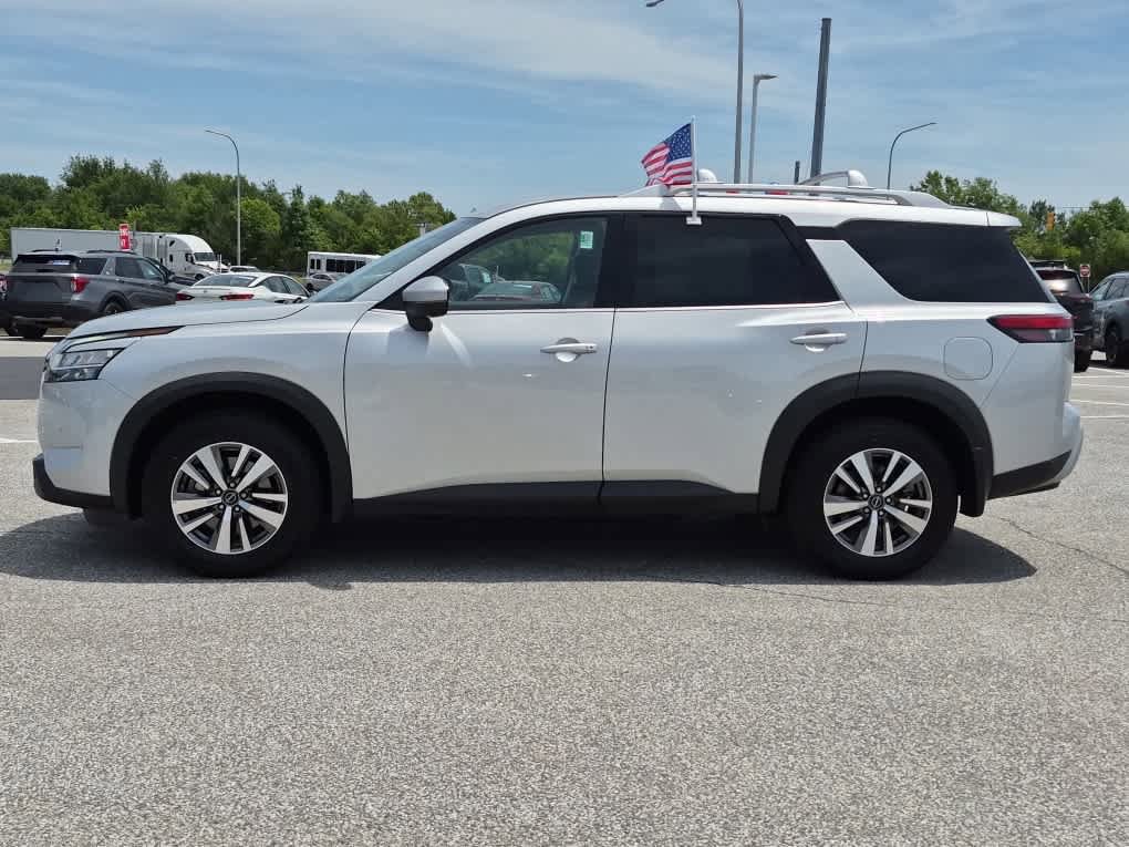 Used 2023 Nissan Pathfinder SL w/ Lighting Package (N92) AWD/4WD image 5
