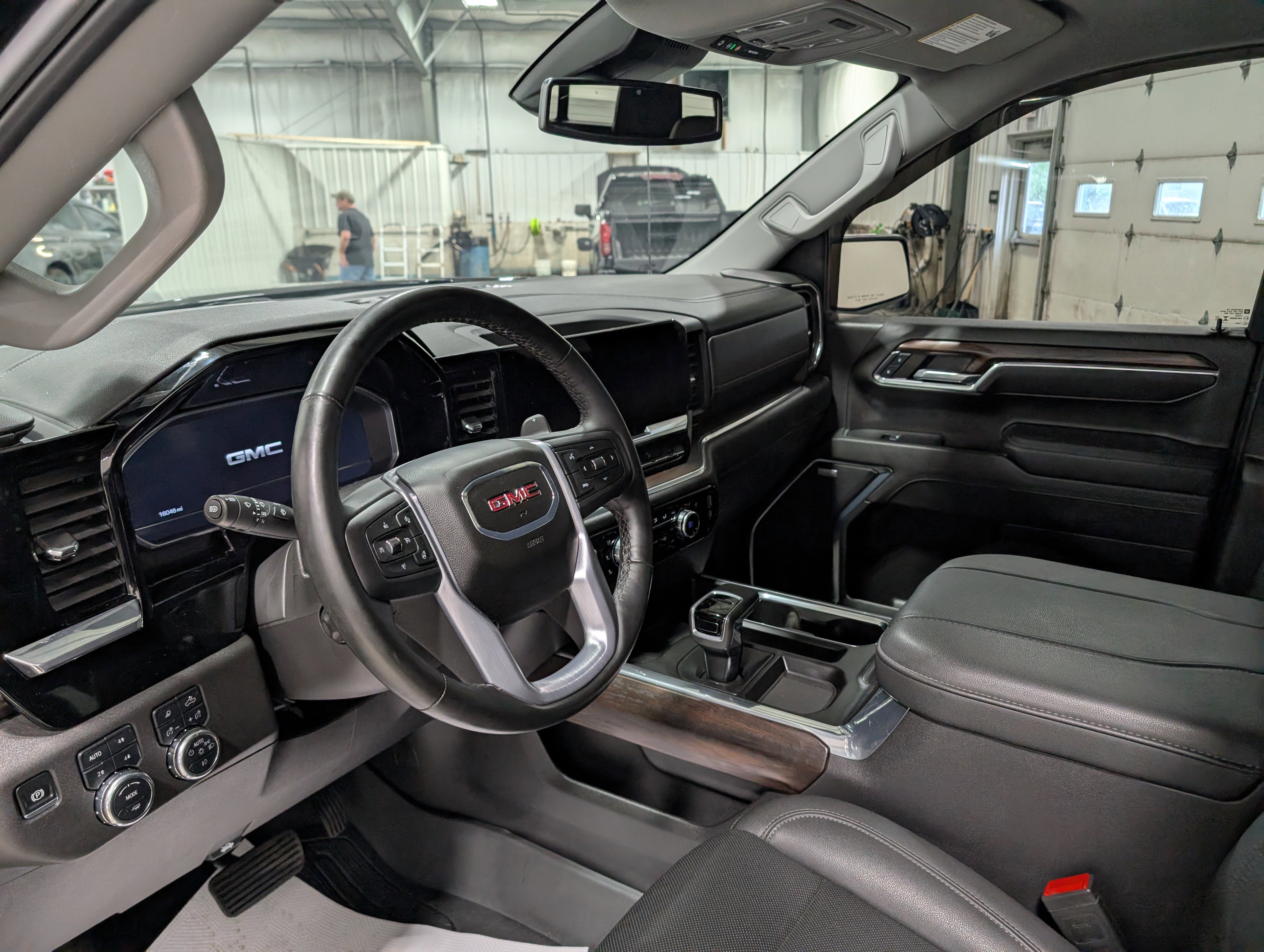 Used 2024 GMC Sierra 1500 SLT w/ SLT Premium Package AWD/4WD image 17