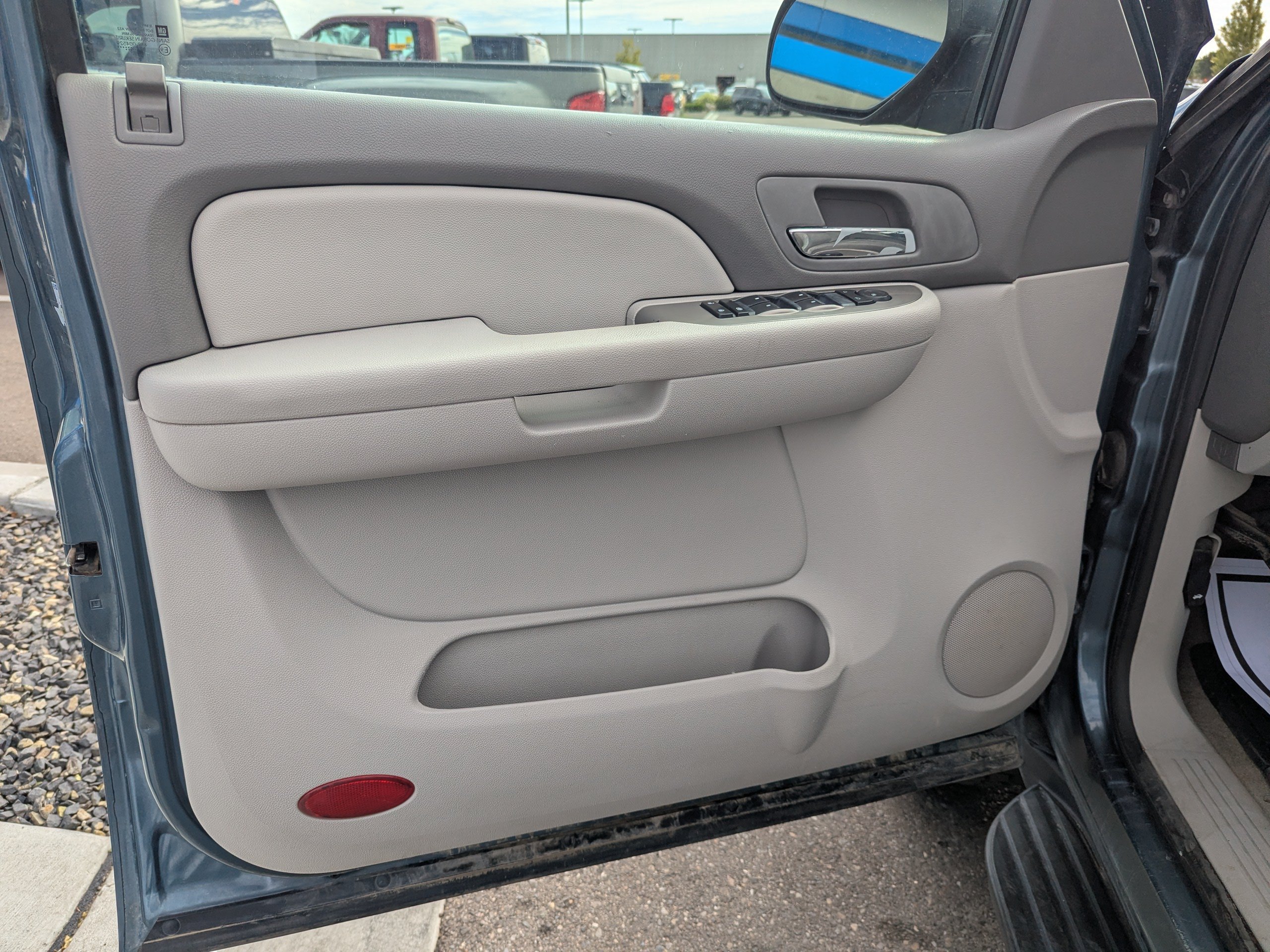 Used 2009 Chevrolet Suburban 2500 LS w/ Skid Plate Package AWD/4WD image 10