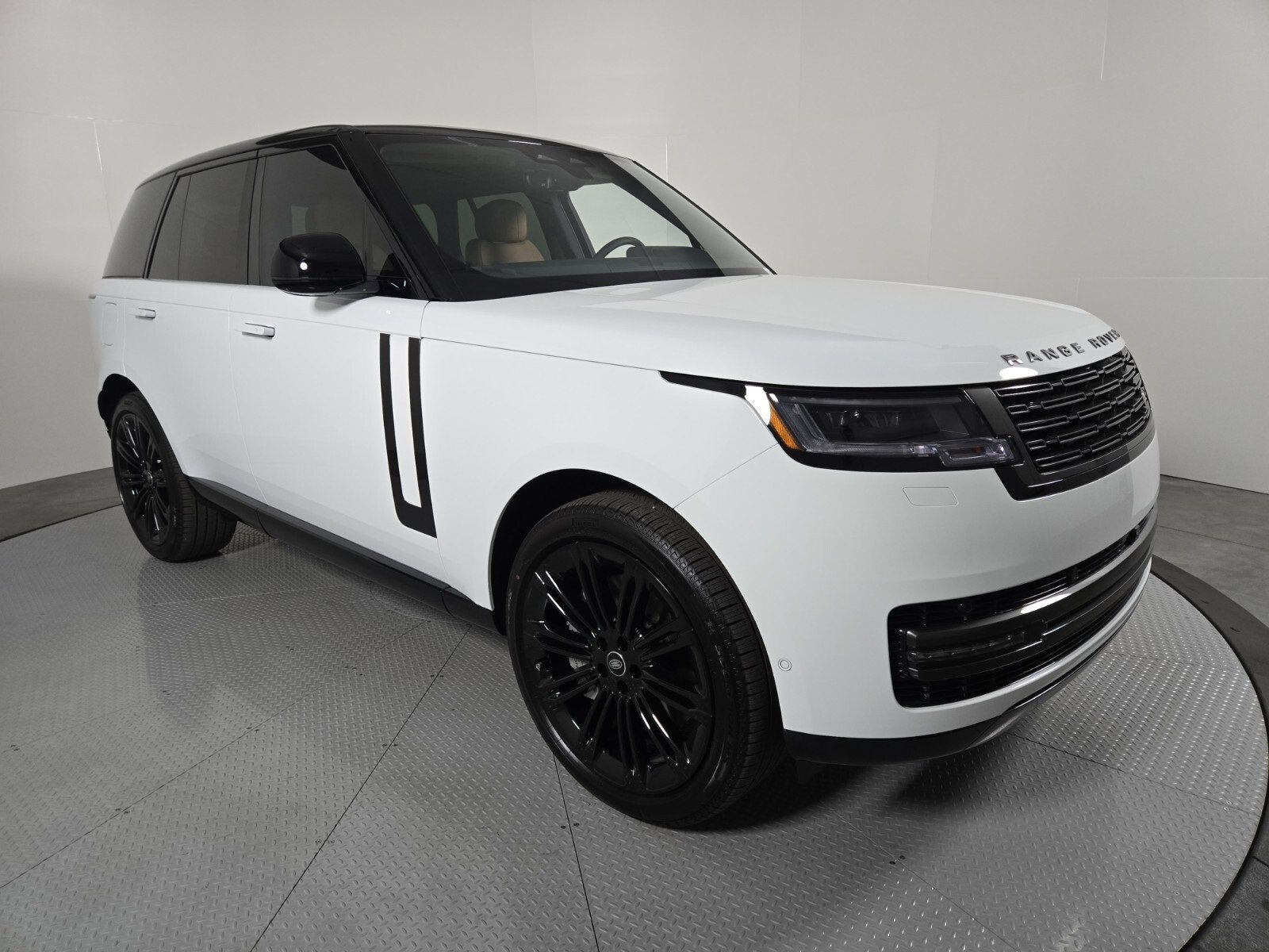 New 2025 Land Rover Range Rover SE image 14