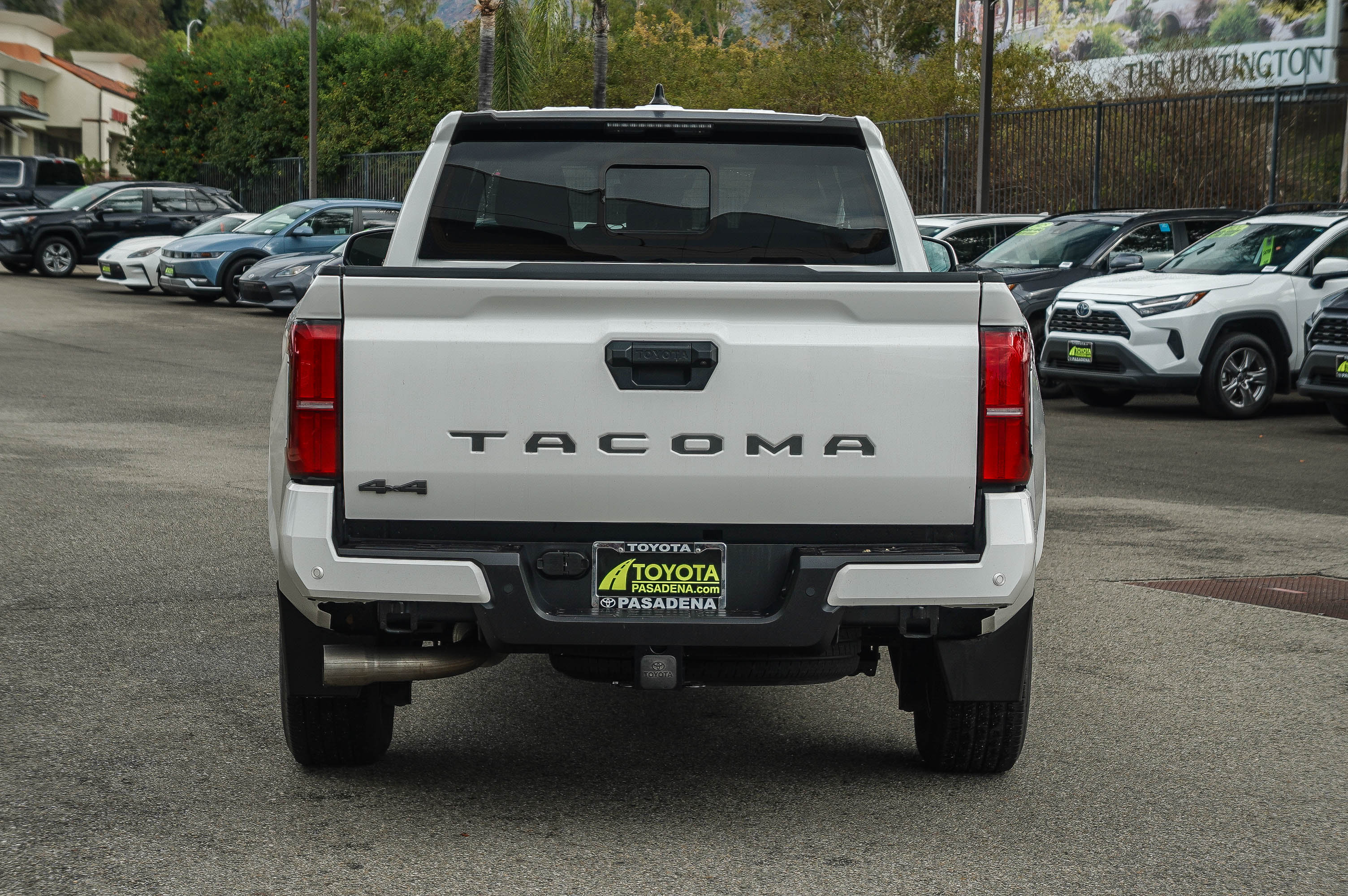 Used 2024 Toyota Tacoma SR5 AWD/4WD image 5