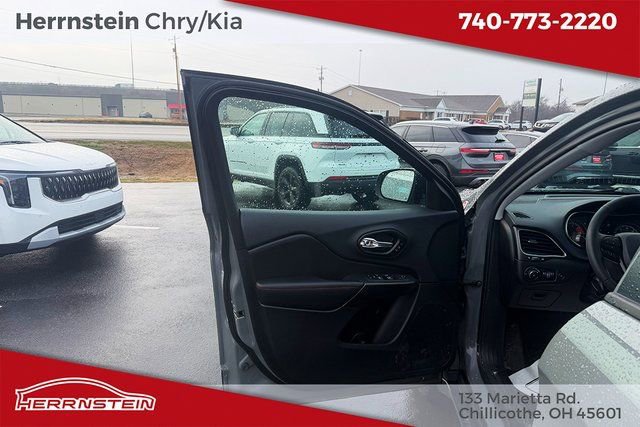 Used 2022 Jeep Cherokee Trailhawk w/ Premium Leather Package image 13