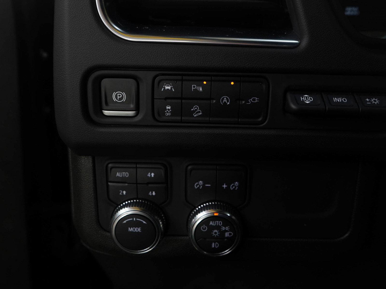 Used 2021 GMC Yukon XL AT4 w/ Technology Package image 24