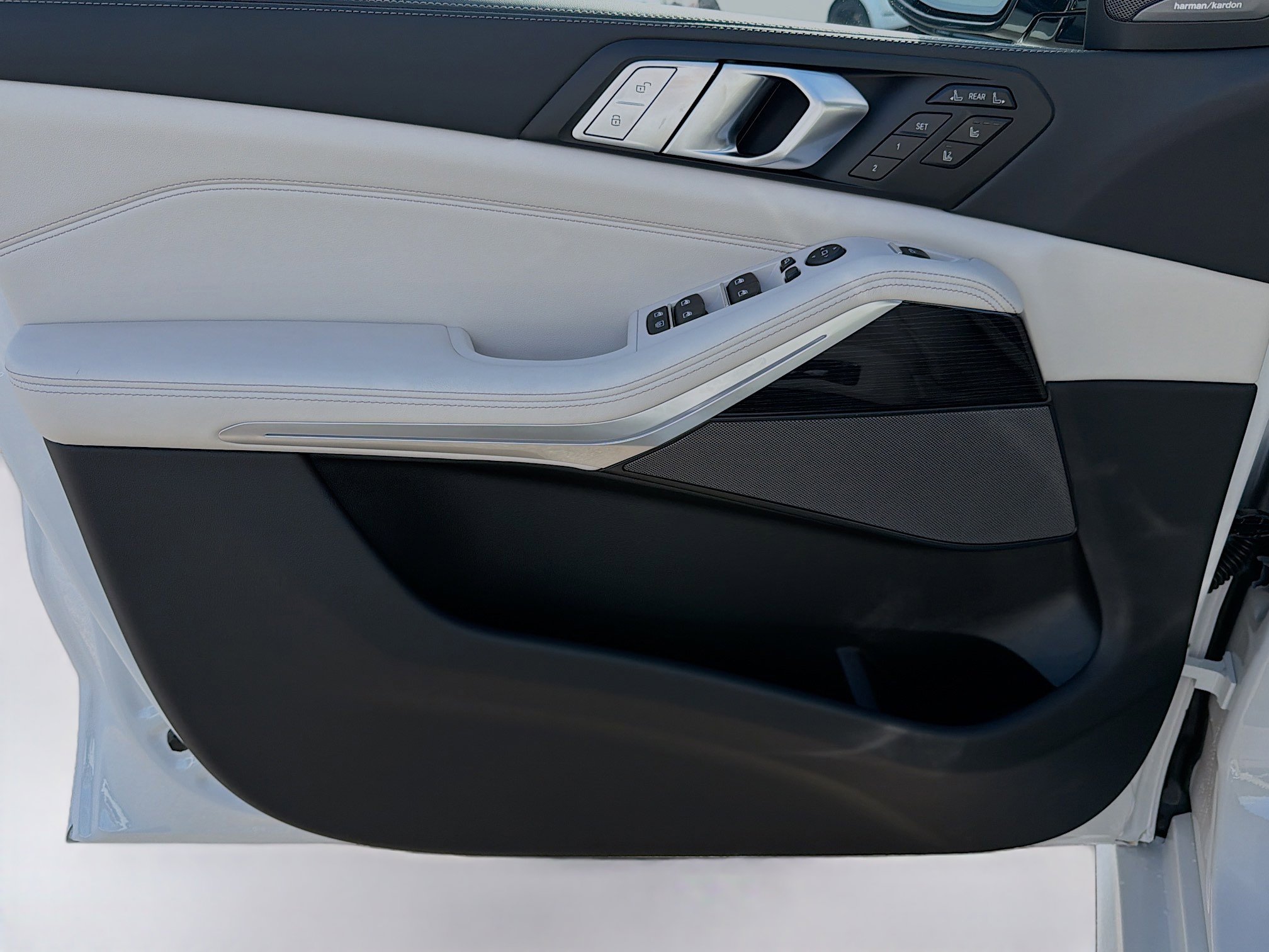 New 2026 BMW X7 xDrive40i w/ Executive Package image 24