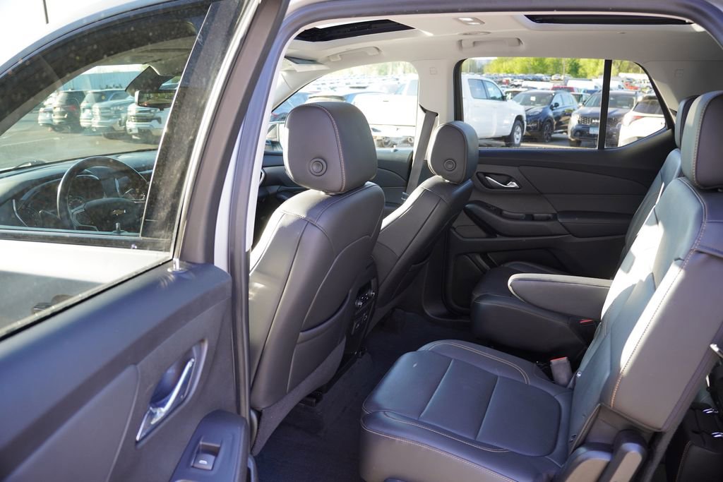 Used 2021 Chevrolet Traverse Premier w/ Redline Edition AWD/4WD image 16