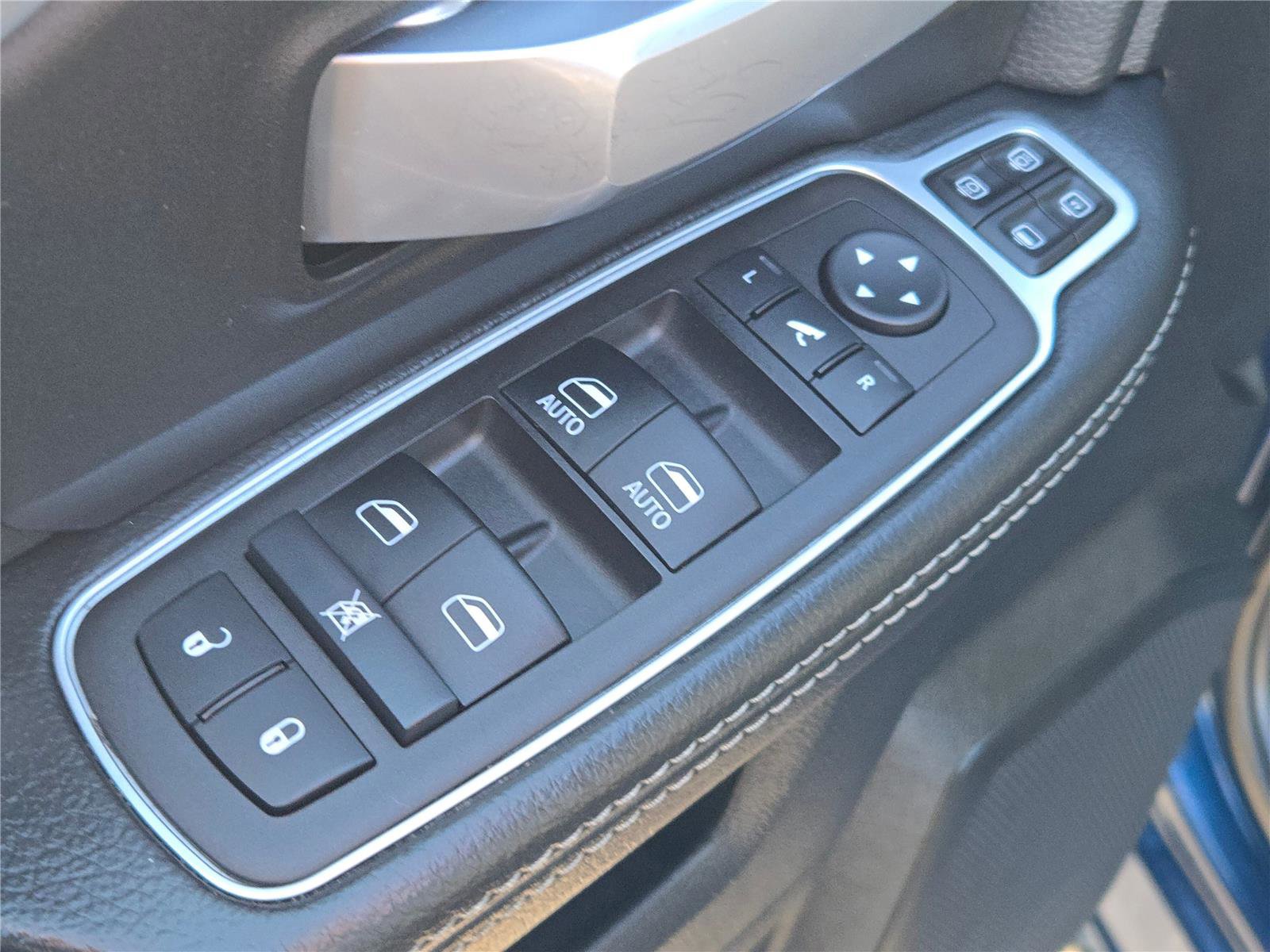 Certified 2024 RAM 2500 Big Horn w/ Night Edition AWD/4WD image 22