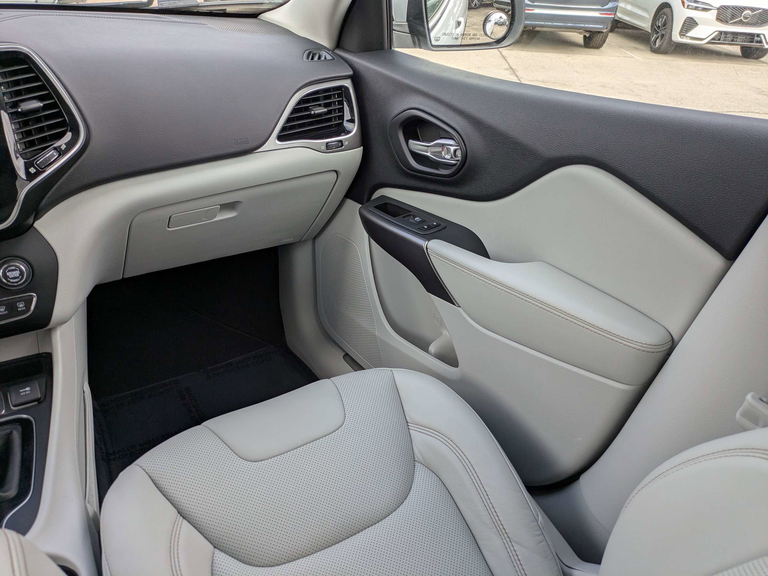 Used 2021 Jeep Cherokee Limited image 17