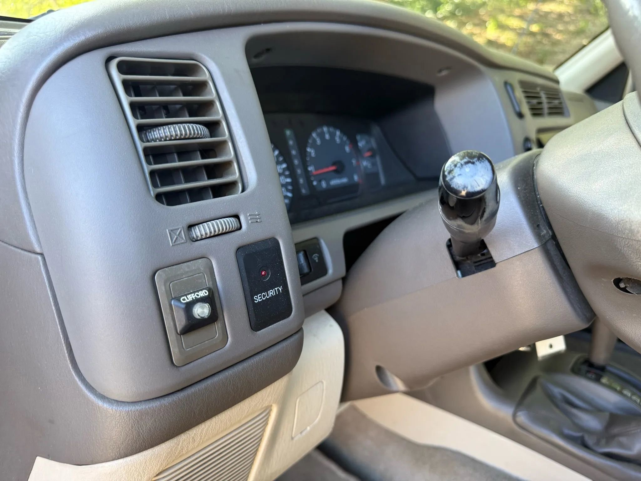 Used 2000 Mitsubishi Montero Sport XLS AWD/4WD image 12