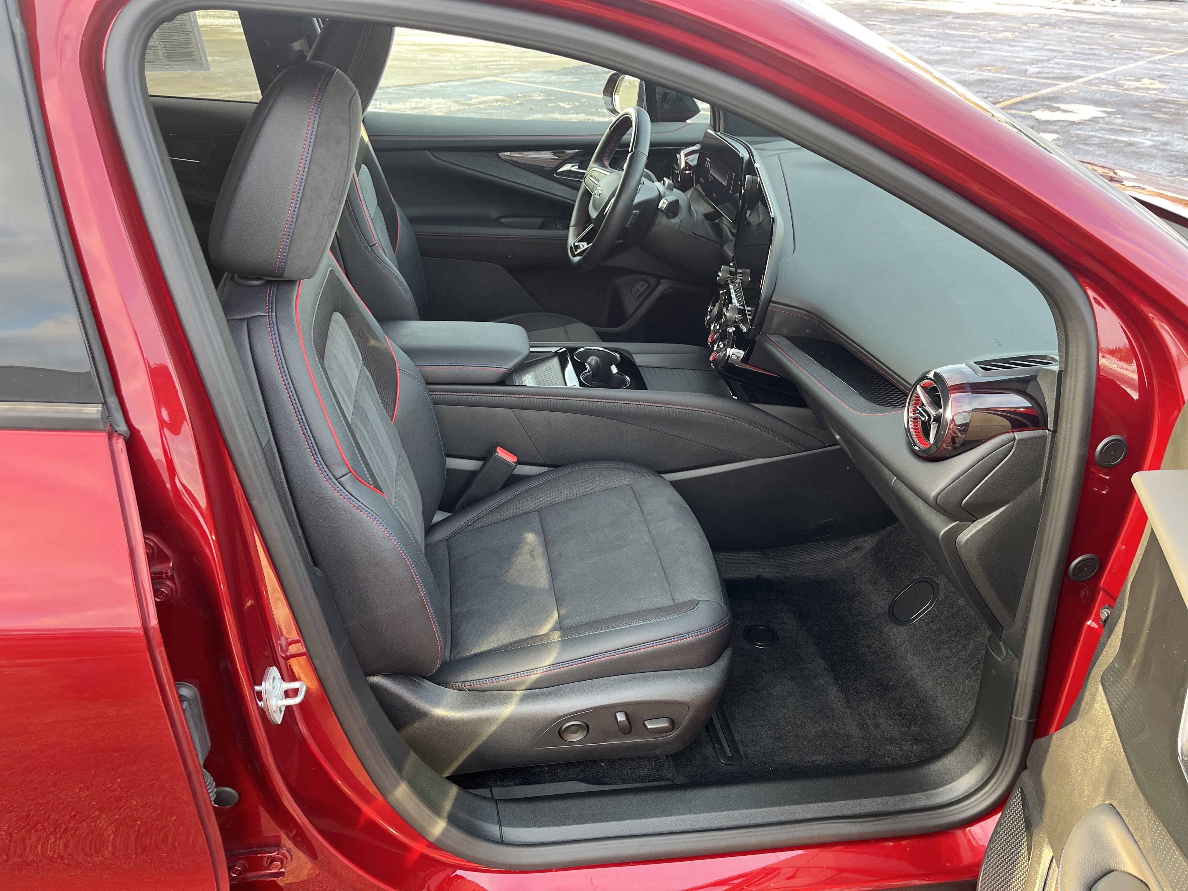 Used 2025 Chevrolet Blazer EV RS w/ Super Cruise Package image 16