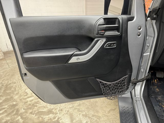 Used 2017 Jeep Wrangler Unlimited Sahara w/ Connectivity Group image 10