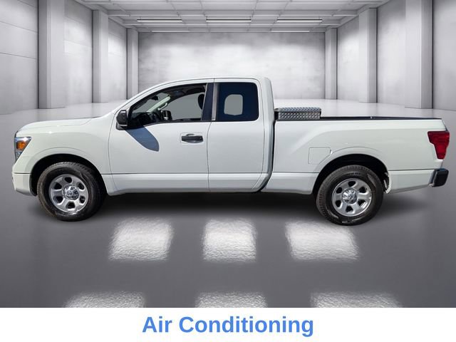 Used 2022 Nissan Titan S image 9